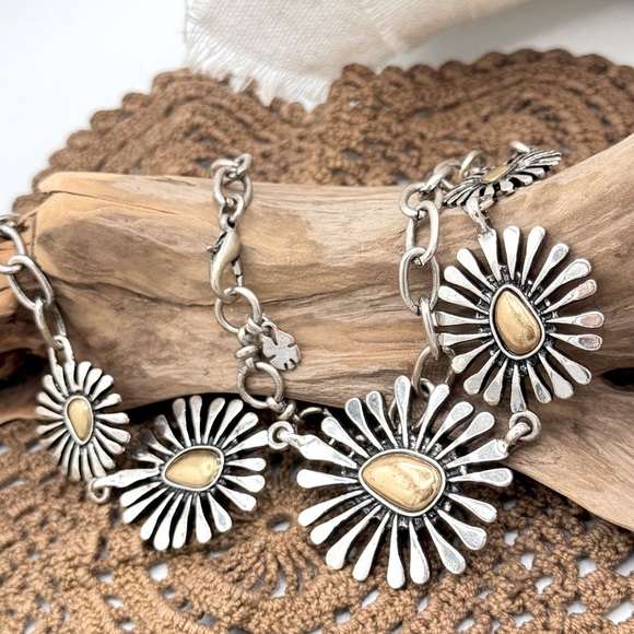 Lucky Brand Silver Gold Tone Sunflower Necklace-See Live - Picture 3 of 6